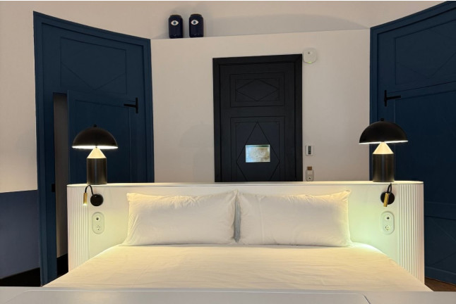 Suite Ovalada con Desayuno en Hotel Boutique Divino (Figueres, Girona)