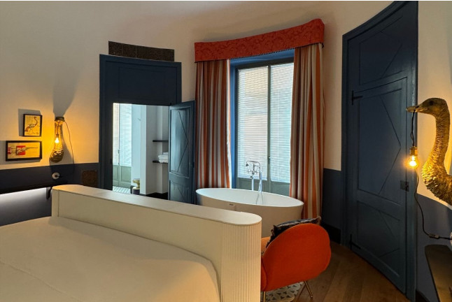 Suite Ovalada con Desayuno en Hotel Boutique Divino (Figueres, Girona)