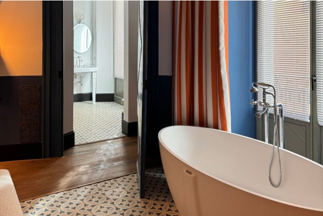 Suite Ovalada con Desayuno en Hotel Boutique Divino (Figueres, Girona)