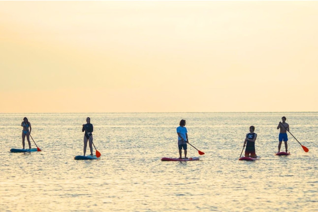 Paddle Surf al Atardecer con Fotos, Instructor y Cerveza (Barcelona)