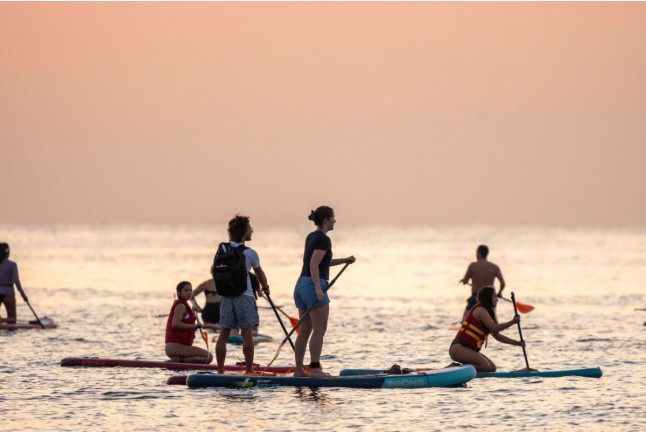 Paddle Surf al Atardecer con Fotos, Instructor y Cerveza (Barcelona)