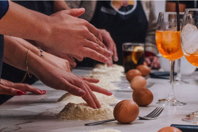 Taller de Carbonara Auténtica y Pasta Fresca con un Chef Romano (Valencia)