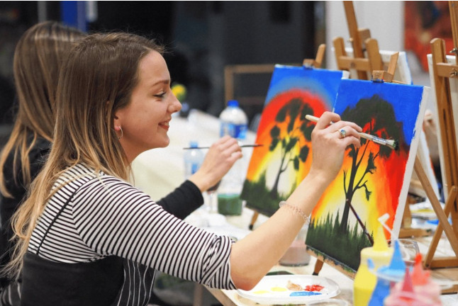 Sesión Art & Wine: Taller de Pintura y Vino con Opción a Aperitivo (Barcelona)