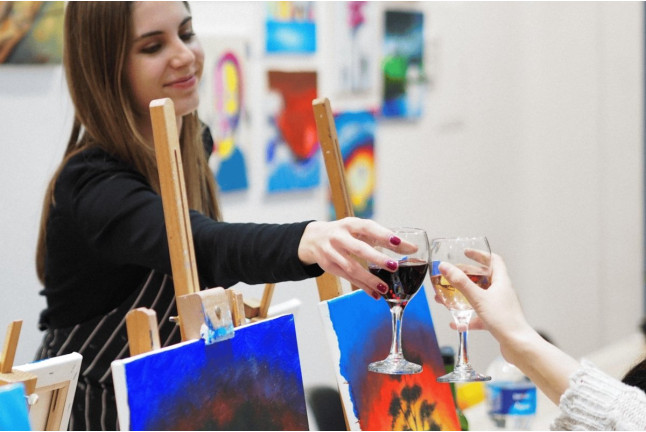 Sesión Art & Wine: Taller de Pintura y Vino con Opción a Aperitivo (Barcelona)