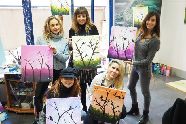 Sesión Art & Wine: Taller de Pintura y Vino con Opción a Aperitivo (Barcelona)