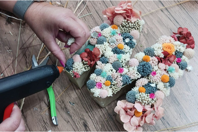 Taller Privado de Flor Preservada para dos: Crea tu Centro Floral o Decora tu Inicial (Arucas, Gran Canaria) 