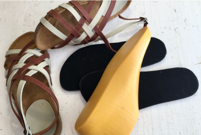Taller de Creación de Calzado: Crea Tus Propias Sandalias en Nómada Atelier (Ciutadella de Menorca, Menorca)