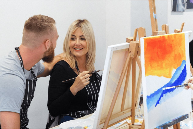 Sesión Art & Wine: Taller de Pintura y Vino con Opción a Aperitivo (Madrid)