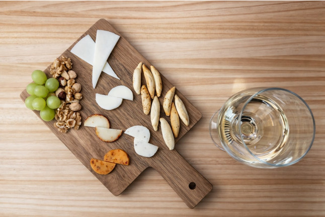 Taller de Queso con Cata de Vinos o Quesos en La Musola (Madrid)