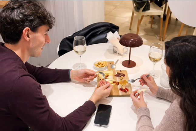 Taller de Queso con Cata de Vinos o Quesos en La Musola (Madrid)
