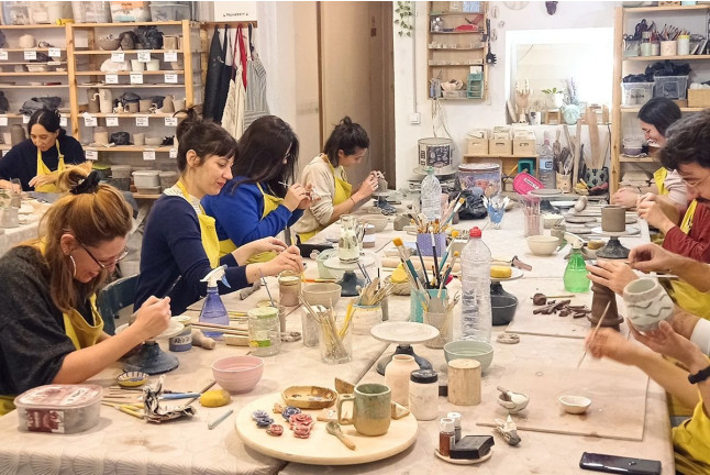 Taller de Cerámica: Crea tu Taza Personalizada (Barcelona)