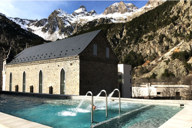 Circuito Spa, Masaje Relajante y Comida para dos en Balneario de Panticosa 4* (Huesca)