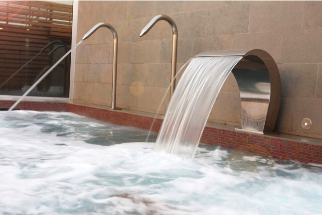 First Wellness: Baño Termal Marino y Masaje en Hotel Thalasso Cantábrico Las Sirenas 4* (Viveiro, Lugo)
