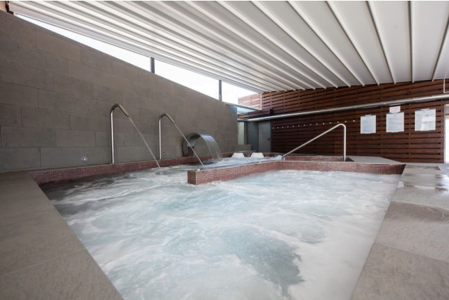 First Wellness: Baño Termal Marino y Masaje en Hotel Thalasso Cantábrico Las Sirenas 4* (Viveiro, Lugo)