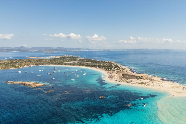 Formentera Cruise: Salida en Catamarán Ibiza - Formentera con Actividades Acuáticas (Ibiza)