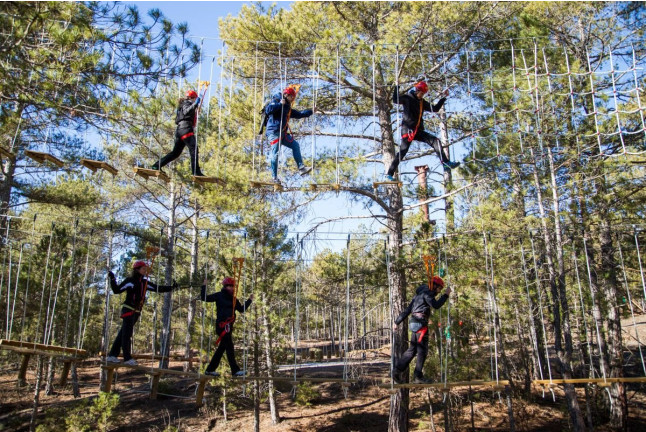Circuito Multiaventura y Tirolina en Albarracín Aventura (Teruel)