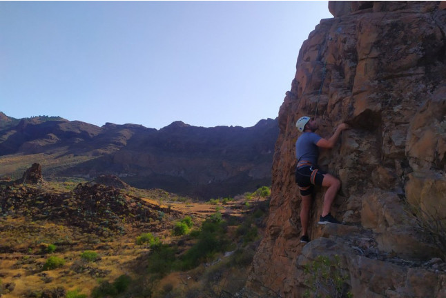 Ruta Multiaventura: Escalada en Roca, Vía Ferrata, Espeleología y Tirolina con Fotos y Snack (Santa Lucía de Tirajana, Gran Canaria)
