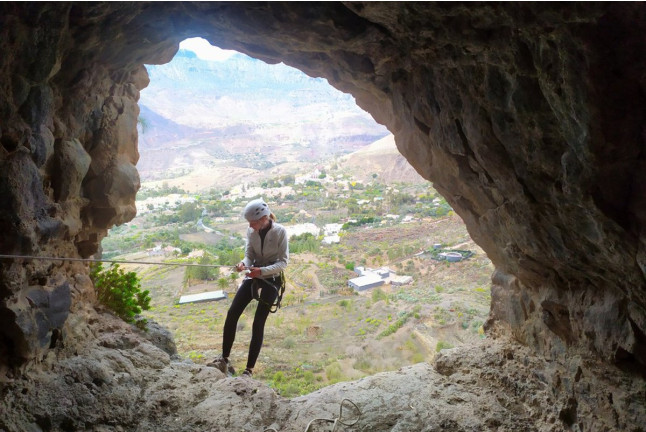 Ruta Multiaventura: Escalada en Roca, Vía Ferrata, Espeleología y Tirolina con Fotos y Snack (Santa Lucía de Tirajana, Gran Canaria)
