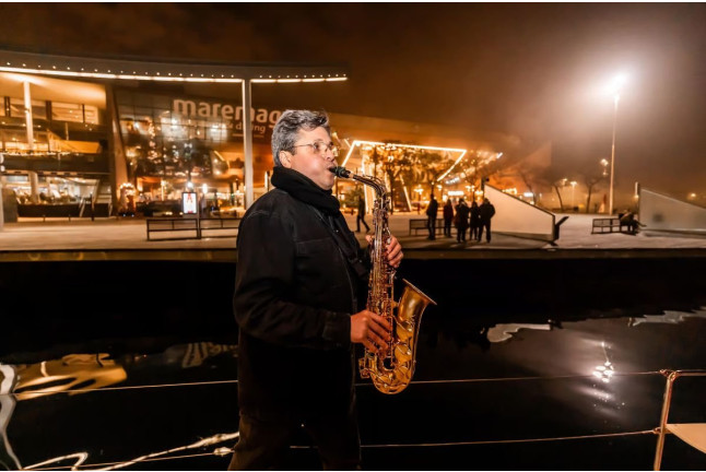 Tour Nocturno en Catamarán con Saxo en Vivo (Barcelona)