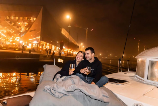 Tour Nocturno en Catamarán con Saxo en Vivo (Barcelona)