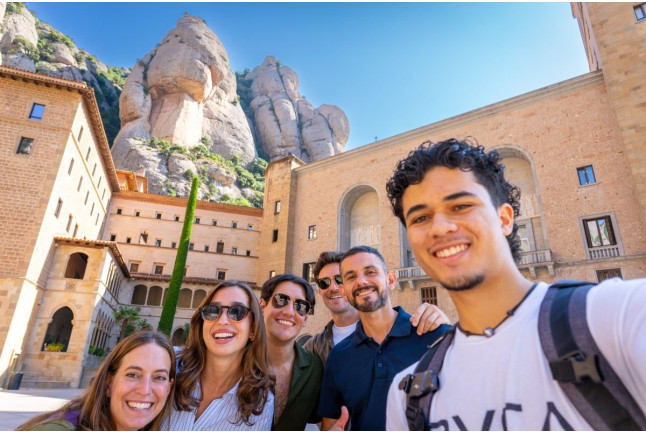 Montserrat Highlights: Visita Guiada con Transporte desde Barcelona (Montserrat, Barcelona)