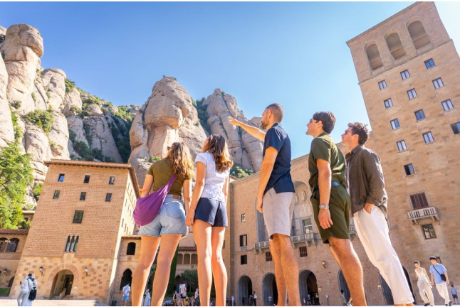 Montserrat Highlights: Visita Guiada con Transporte desde Barcelona (Montserrat, Barcelona)