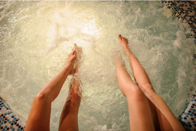 Tratamiento Corporal Envoltura de Seda: Envoltura y Masaje con Acceso a Piscinas, Jacuzzis y Sauna en Oasis Spa Sevilla (Sevilla)