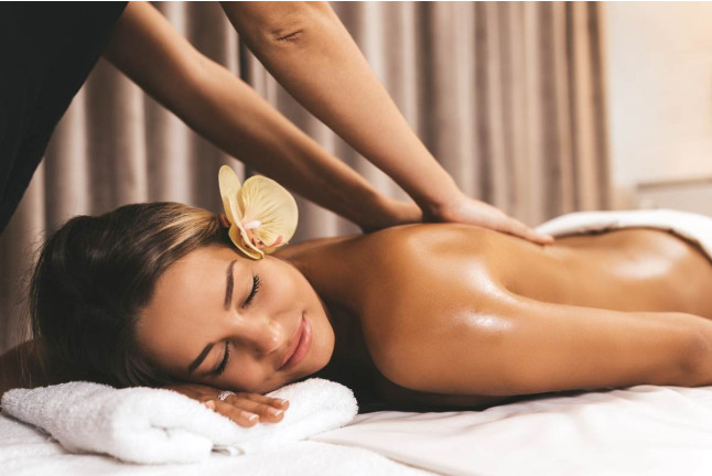 Tratamiento Corporal Envoltura de Seda: Envoltura y Masaje con Acceso a Piscinas, Jacuzzis y Sauna en Oasis Spa Sevilla (Sevilla)