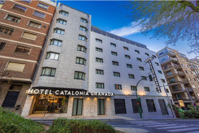 360° Experience: Spa, Tratamiento Facial y Masaje Corporal Descontracturante en Hotel Catalonia Granada 4* (Granada)