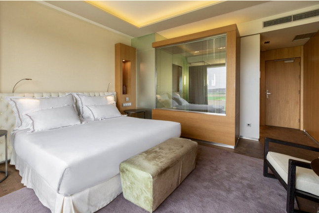 Escapada en Pareja: Habitación Premium con Acceso a Spa, Masaje y Cena en Valbusenda Hotel Bodega & Spa 5* (Toro, Zamora)