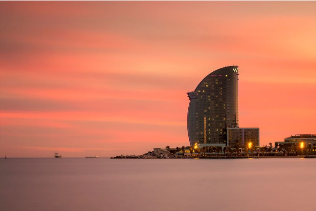 Salida en Velero al Atardecer con Taller de Gin Tonic (Barcelona)