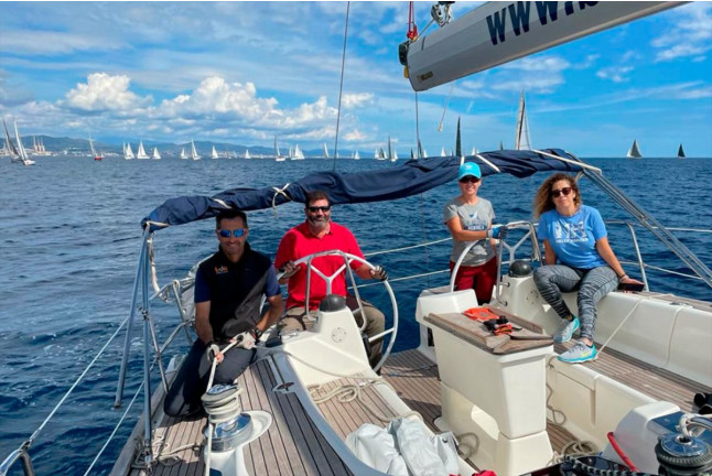 Salida en Velero al Atardecer con Taller de Gin Tonic (Barcelona)
