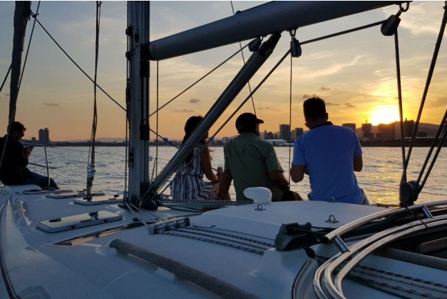 Puesta de Sol en Velero Privado con Fotos para dos (Barcelona)