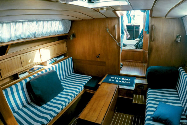 Salida en Velero Privado con Aperitivo a Bordo y Cena en Puerto para dos (Barcelona)