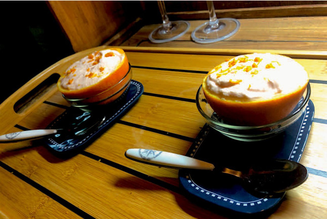 Salida en Velero Privado con Aperitivo a Bordo y Cena en Puerto para dos (Barcelona)