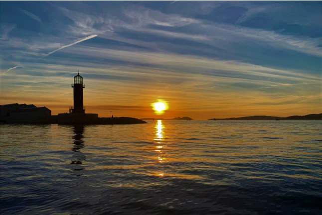 Escapada Romántica en Velero: Paseo, Cena y Alojamiento (Vigo, Pontevedra)