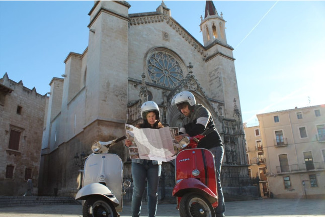 Ruta en Vespa Entre Viñedos en Mulet Viticultors (Santa Fe del Penedès, Barcelona)