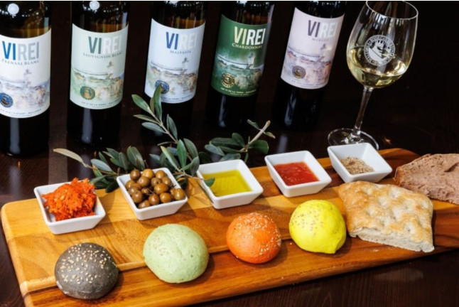 Cata Pans y Vins: Cata de Vino con Maridaje de Panes Especiales en Bodegas Vi Rei (Mallorca)