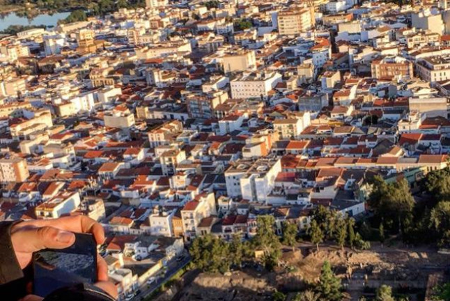 Escapada Romántica con Bañera de Hidromasaje, Cena y Vuelo en Globo para dos (Badajoz)