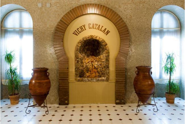 Escapada con Comida o Cena en el Hotel Balneari Vichy Catalan 3* D-J (Caldes de Malavella, Girona)