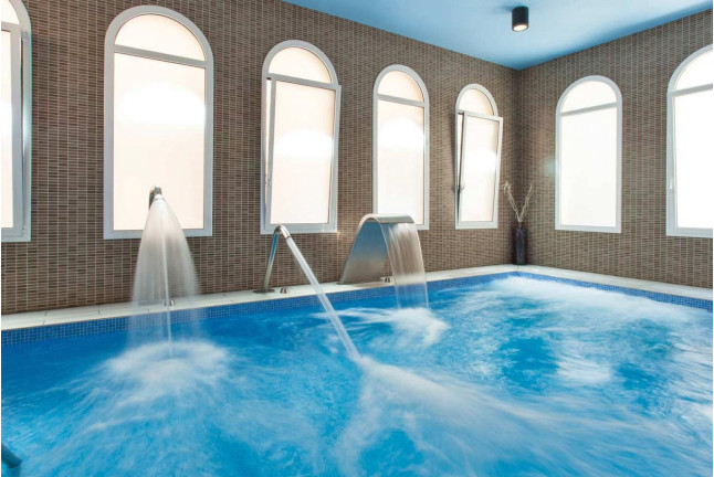 Escapada en Junior Suite Vichy d'Or con Jacuzzi y Circuito Termal en Hotel Balneari Vichy Catalan (Girona)