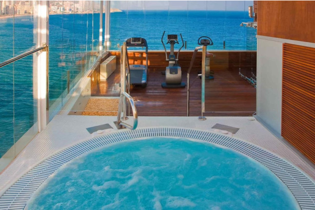 Sala VIP Privada con Sauna, Ducha de Sensaciones y Gran Jacuzzi  para dos en Villa Venecia Boutique Hotel 5* (Benidorm, Alicante)