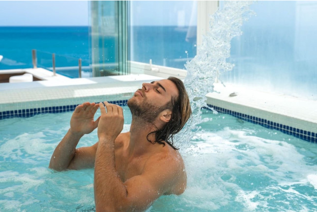 Sala VIP Privada con Sauna, Ducha de Sensaciones y Gran Jacuzzi  para dos en Villa Venecia Boutique Hotel 5* (Benidorm, Alicante)