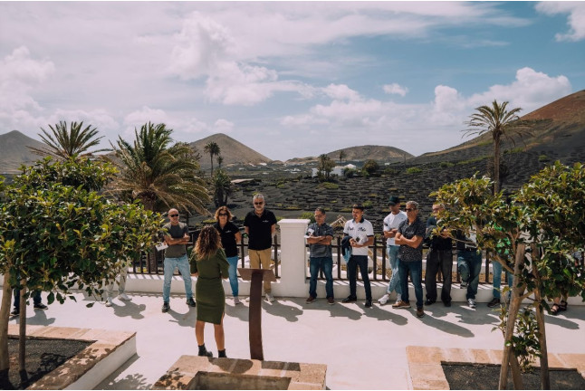 Tour por Viñedo con Cata de Vinos y Maridaje de Chocolate Artesanal en Finca Testeina -  Bodegas Vega de Yuco (Masdache, Lanzarote)