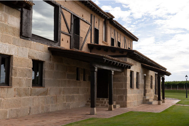 Visita a Bodegas Viña Arnáiz y Cata de Vinos (Haza, Burgos)