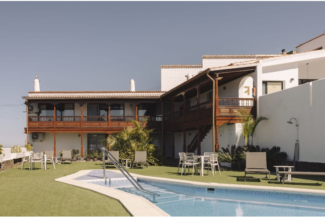 Visita Premium: Visita a la Bodega con Degustación de Vinos y Picoteo en Linaje del Pago (El Sauzal, Tenerife)