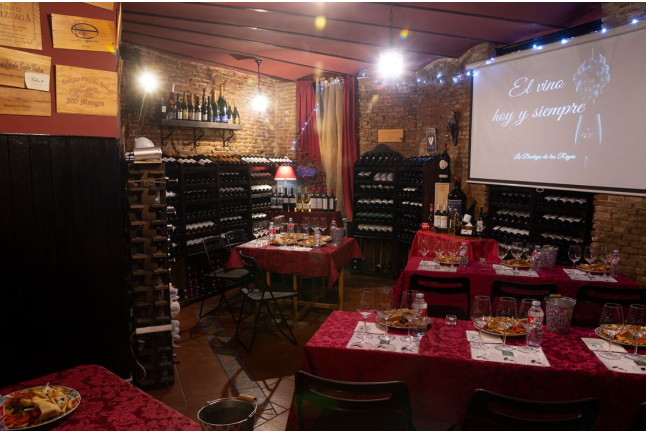 Curso Básico Experimental: Cata de 12 Vinos con Maridaje de Tapas en la Bodega de Los Reyes (Madrid)