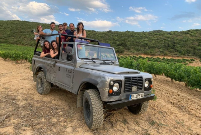 Sed de Aventura: Ruta en 4x4, Visita a Bodega, Cata de Vino y Maridaje en Unsi Wines (Olite, Navarra)