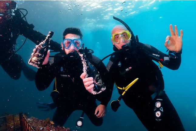 Recupera un Tesoro: Buceo y Recuperación de Botella de Vino para dos (Sant Pere Pescador, Girona)