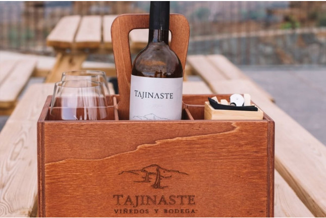 Cata de Vino y Picoteo Gourmet en Bodega Tajinaste (La Orotava, Tenerife)